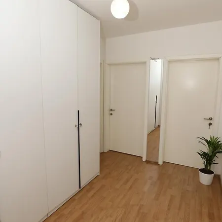 Mikaels Apartment
